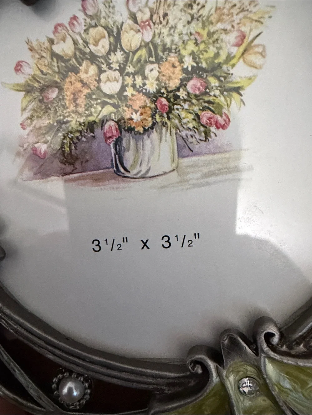 Decorative Round Photo Frame in Pale Green and Silver